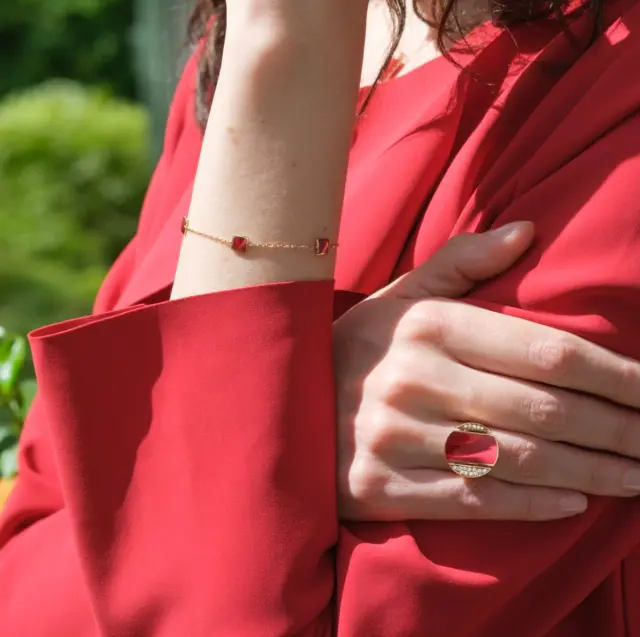 Faites briller son amour avec un bijou qui capture l’essence de sa beauté.

La bague Athéna F688 de @clozeau_joaillier incarne la finesse et la modernité, avec son design raffiné et sa touche de sophistication. Une pièce qui met en valeur chaque instant, à l’image de celle qui la porte.

#BijouterieChristianMas #Annemasse #Clozeau #BagueAthena #fetedesmeres2025