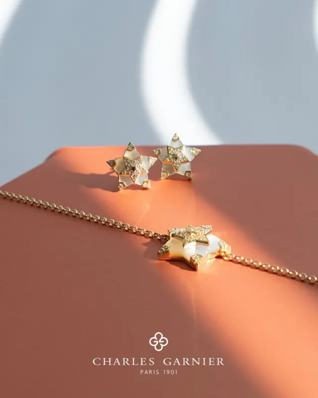 Trouvez le présent parfait pour lui dire « Je t’aime ».
Les boucles d’oreilles Étoile Légende de @charlesgarnierparisfr. Leur design délicat, inspiré des étoiles scintillantes, capture la lumière avec une grâce infinie. Un cadeau raffiné et intemporel, parfait pour faire briller son sourire et lui rappeler qu’elle est la véritable étoile de votre vie.

#BijouterieChristianMas #Annemasse #fetedesmeres2025 #CharlesGarnierParis #BouclesDEoreilles