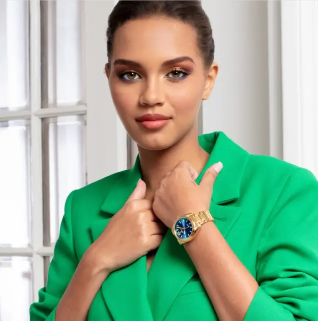 A l’occasion de la fête des mères, choisissez l’élégance intemporelle avec la montre F20640/8 de @festina.watches. 

Son cadran bleu profond associé à un bracelet en acier inoxydable incarne un équilibre parfait entre modernité et raffinement. Un garde-temps sophistiqué pour accompagner chaque moment précieux.

#FestinaWatches #MontreFemme #BijouterieChristianMas #Annemasse #fetedesmeres2025