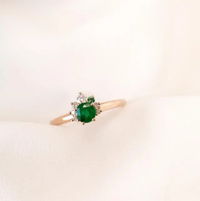 Offrez-vous un instant suspendu.
La bague Rendez-vous de @gardenpartyjoaillerie s’inspire des moments inattendus, des rendez-vous d’été qui marquent la mémoire. Design floral, serti lumineux, charme poétique… Elle invite à la rêverie.

#GardenPartyBijoux #BagueRendezVous #BijouterieChristianMas #Annemasse